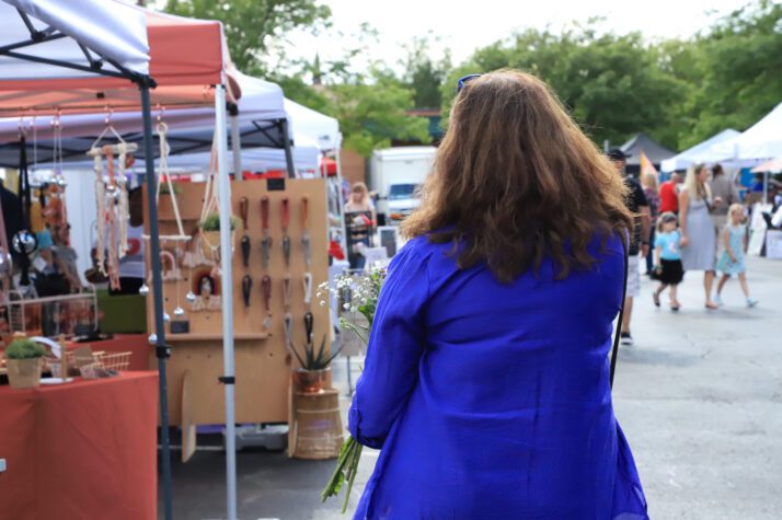 Shopper browsing the Sunday Makers Market on the Wonderfill courtyard in Cookeville, TN