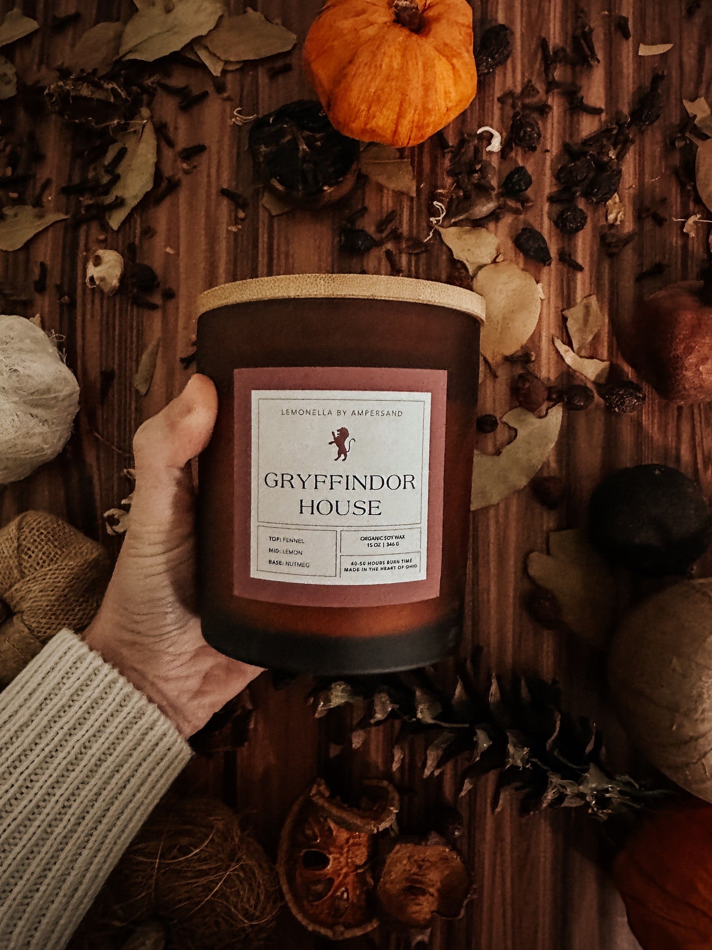 Gryffindor Beeswax Candle (10oz) - Harry Potter